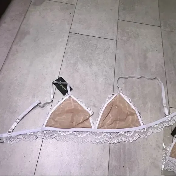 NWT 2 Pack Fredericks of Hollywood White Silver Lace Caroline Bralette XL V Neck - Picture 10 of 13